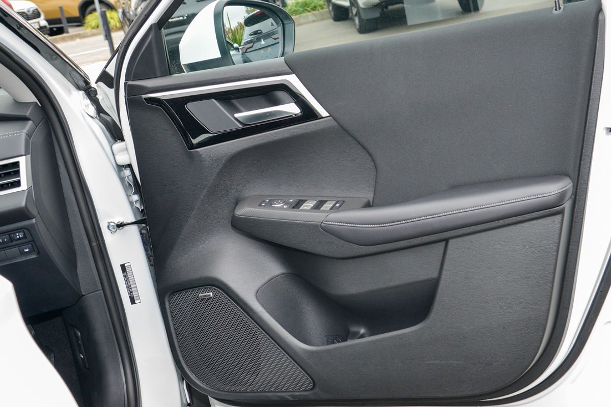 2025 Mitsubishi Outlander ES ZM