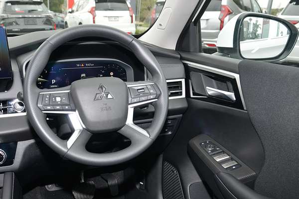 2025 Mitsubishi Outlander ES ZM