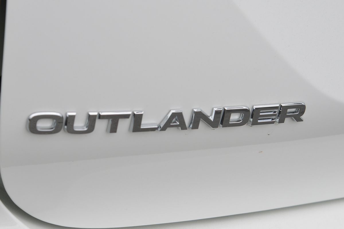 2025 Mitsubishi Outlander ES ZM