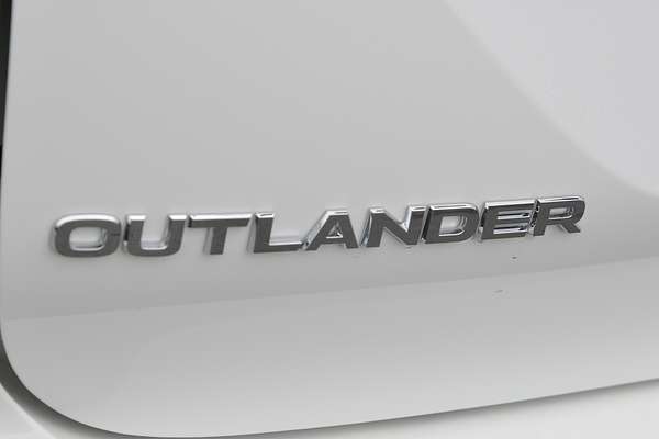 2025 Mitsubishi Outlander ES ZM