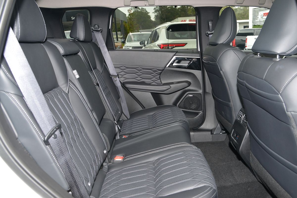 2025 Mitsubishi Outlander Exceed ZM