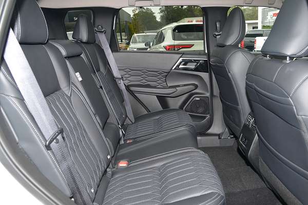 2025 Mitsubishi Outlander Exceed ZM