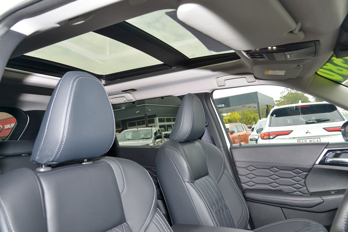 2025 Mitsubishi Outlander Exceed ZM