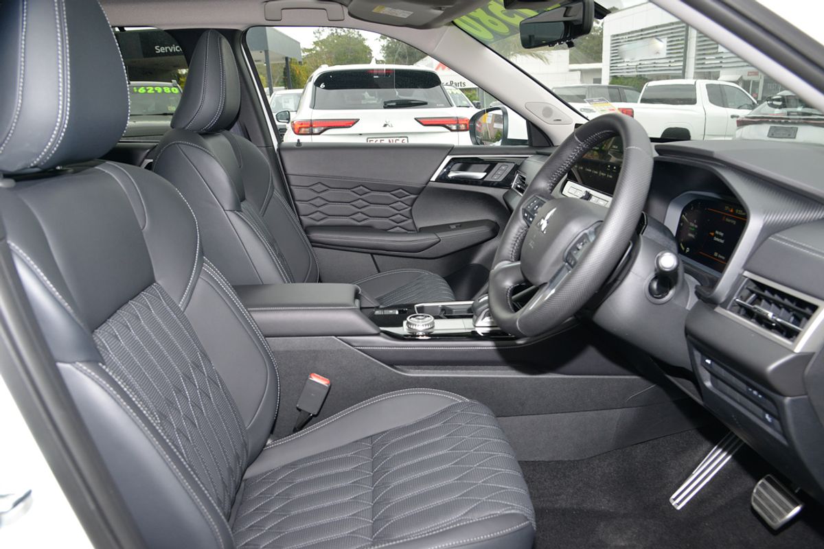 2025 Mitsubishi Outlander Exceed ZM