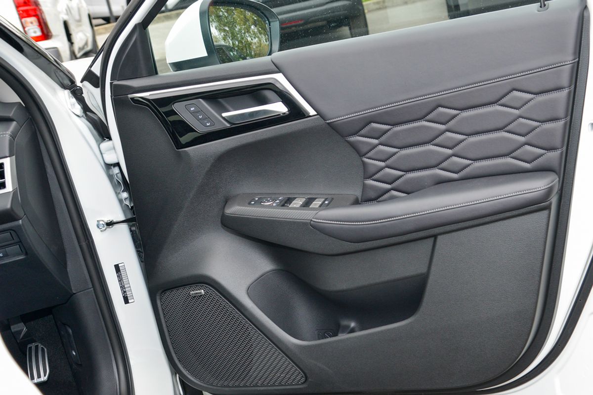 2025 Mitsubishi Outlander Exceed ZM