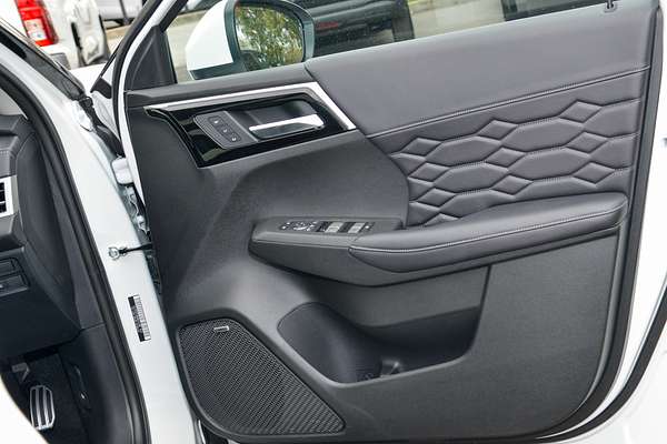 2025 Mitsubishi Outlander Exceed ZM