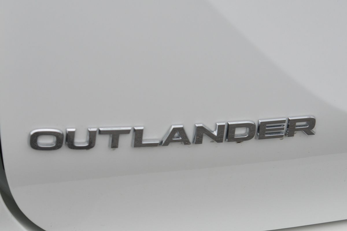 2025 Mitsubishi Outlander Exceed ZM