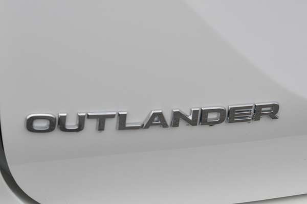 2025 Mitsubishi Outlander Exceed ZM