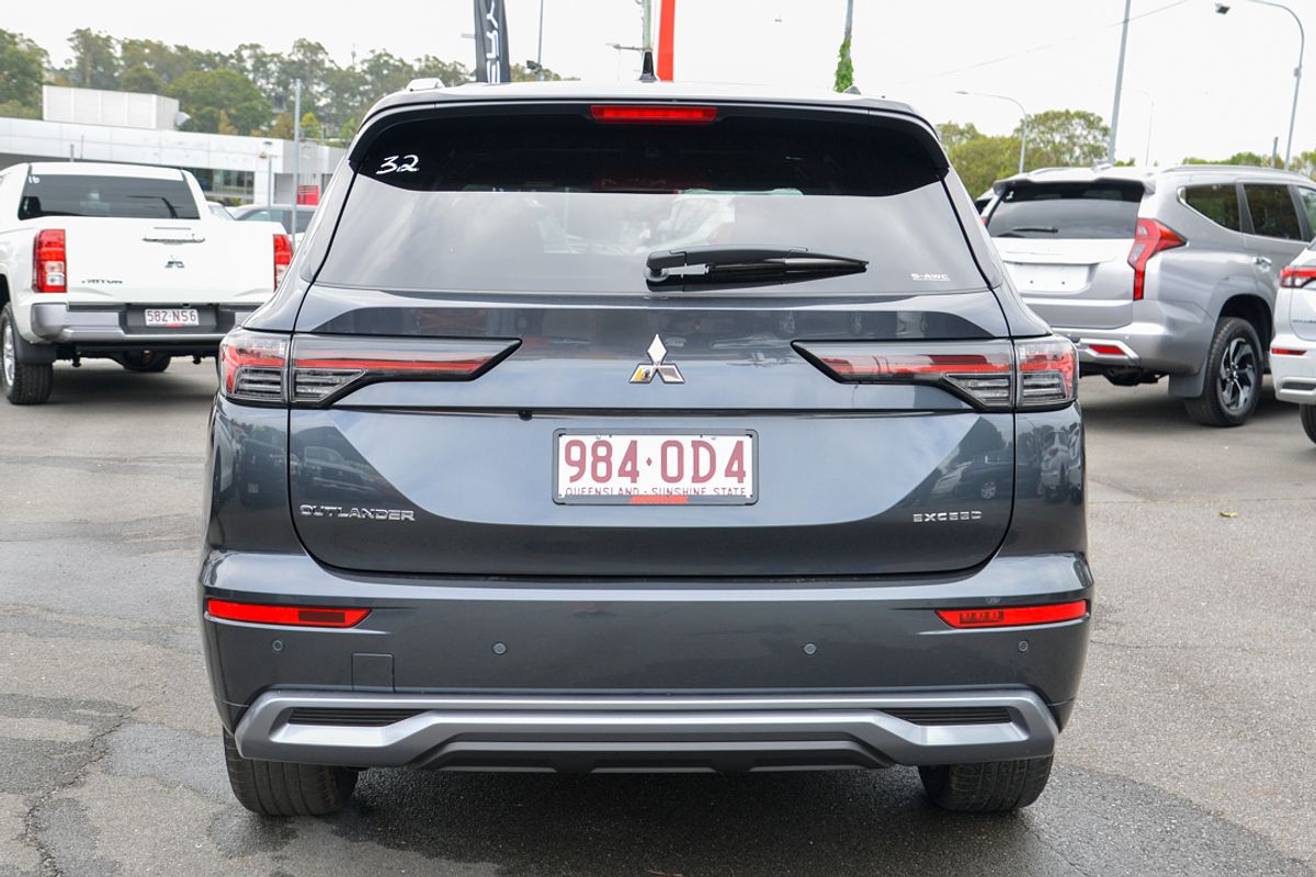 2025 Mitsubishi Outlander Exceed Tourer ZM