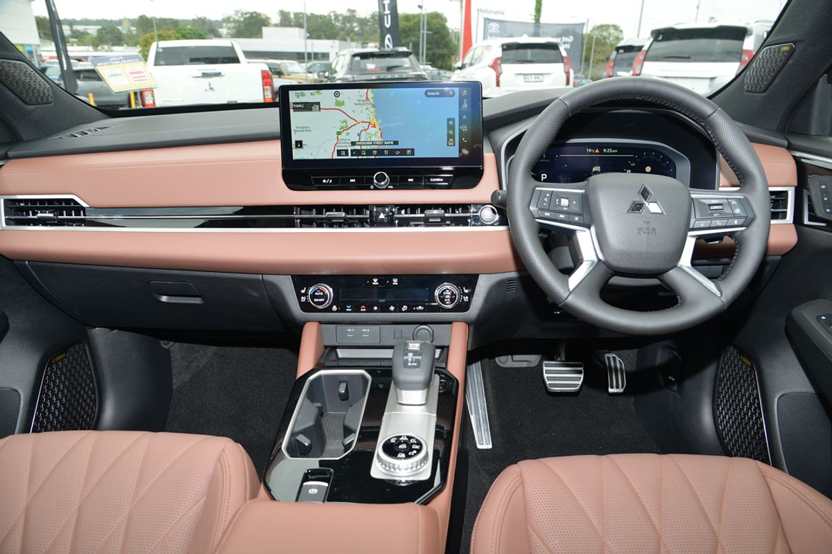 2025 Mitsubishi Outlander Exceed Tourer ZM