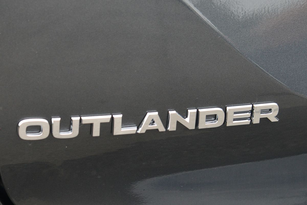 2025 Mitsubishi Outlander Exceed Tourer ZM