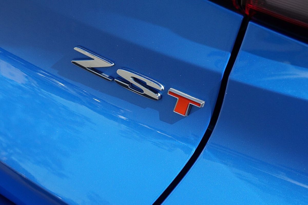 2023 MG ZST Essence
