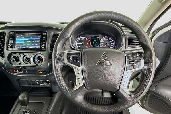 2022 Mitsubishi Triton GLX MR 4X4