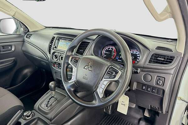 2022 Mitsubishi Triton GLX MR 4X4