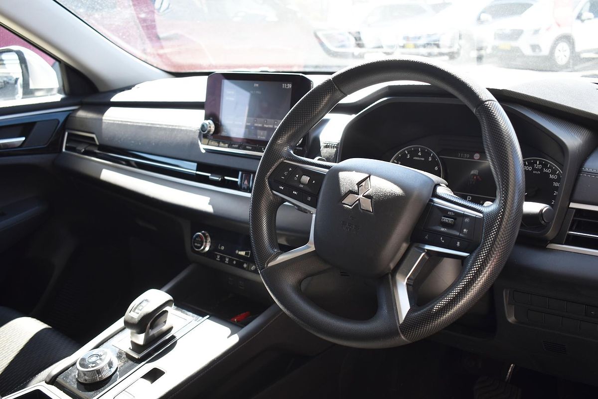 2024 Mitsubishi Outlander ES ZM