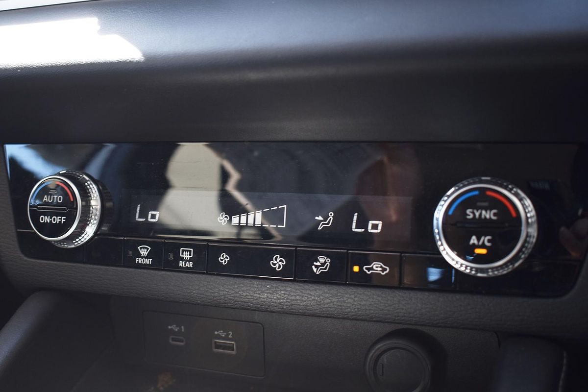 2024 Mitsubishi Outlander ES ZM