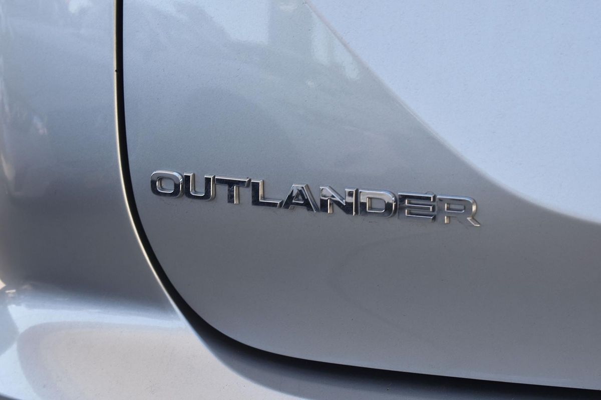 2024 Mitsubishi Outlander ES ZM