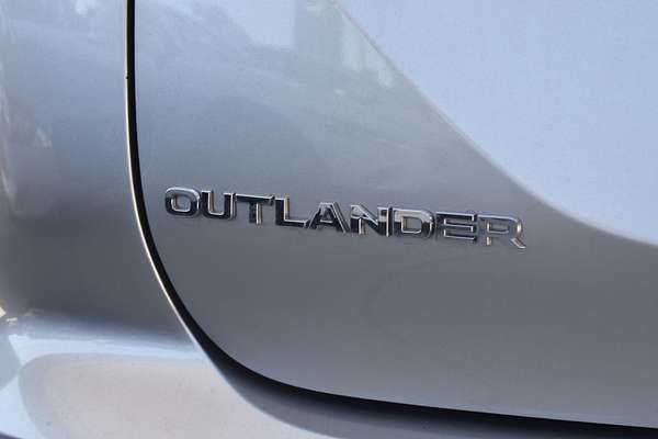 2024 Mitsubishi Outlander ES ZM