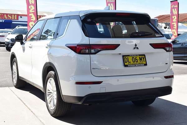 2024 Mitsubishi Outlander ES ZM