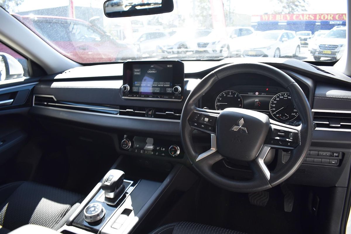 2024 Mitsubishi Outlander ES ZM