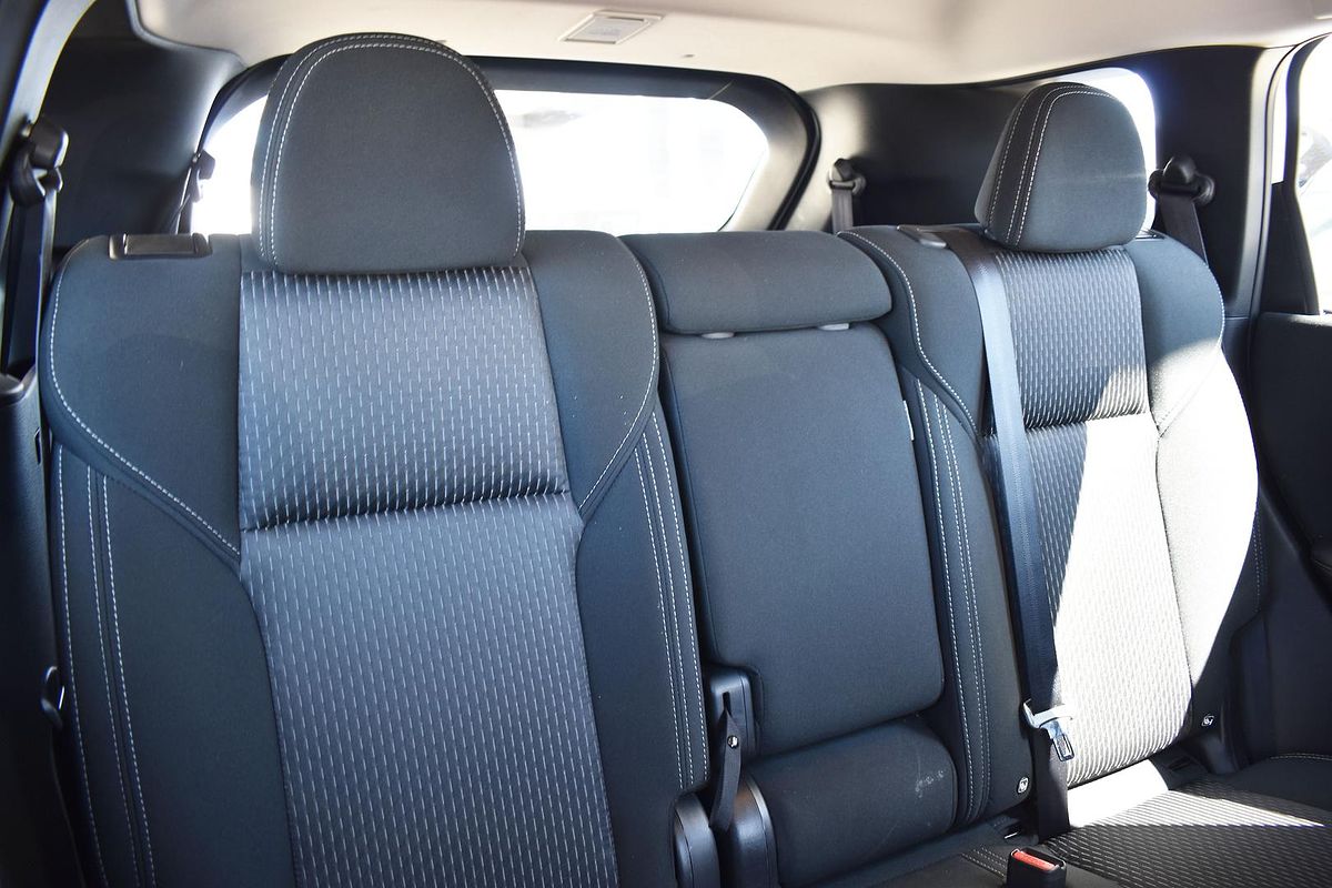 2024 Mitsubishi Outlander ES ZM