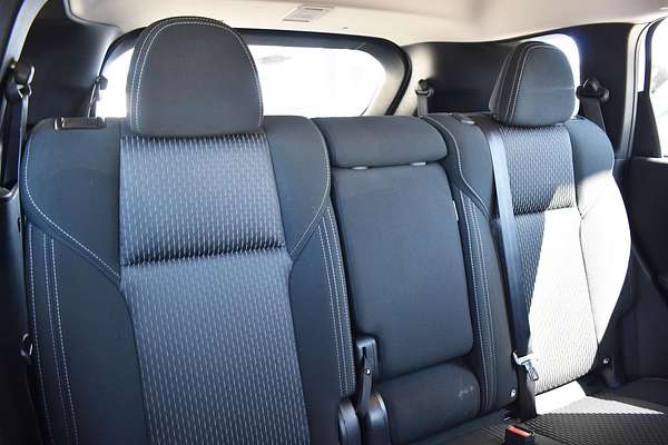 2024 Mitsubishi Outlander ES ZM
