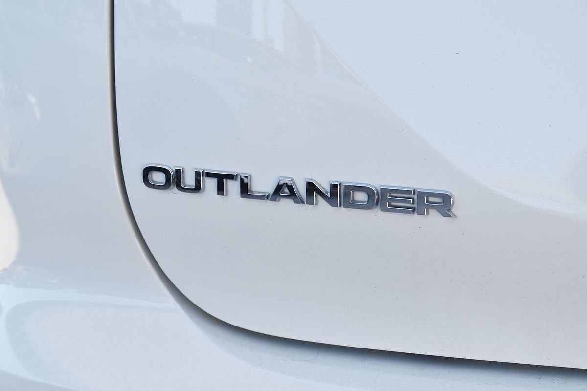 2024 Mitsubishi Outlander ES ZM