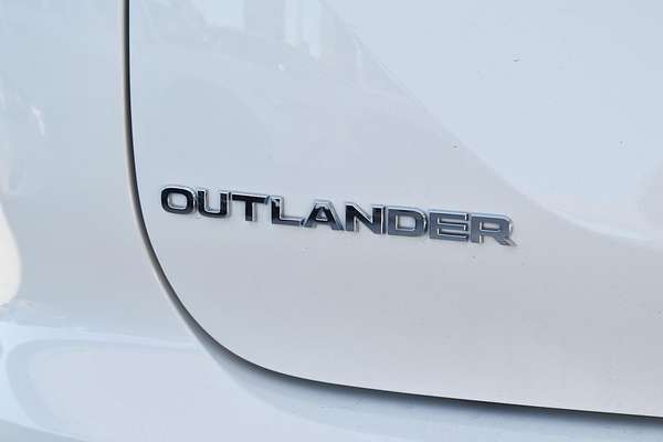 2024 Mitsubishi Outlander ES ZM