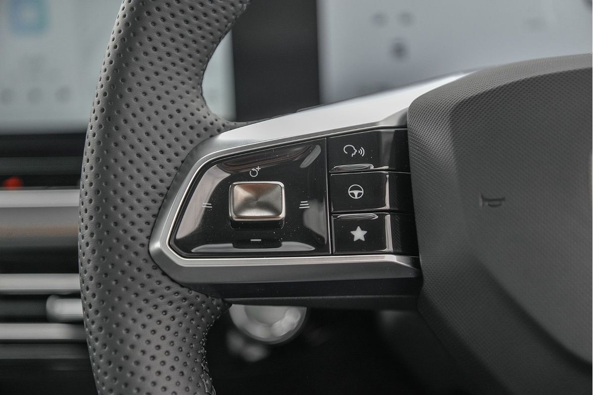 2025 MG HS Essence AS33