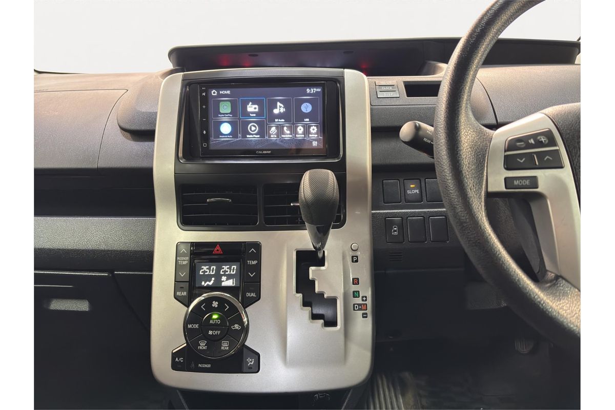 2013 Toyota Voxy