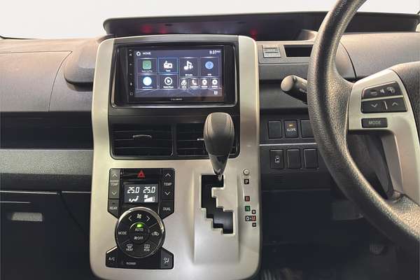 2013 Toyota Voxy