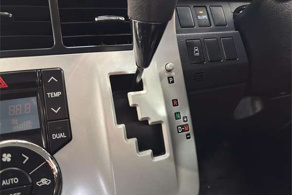 2013 Toyota Voxy