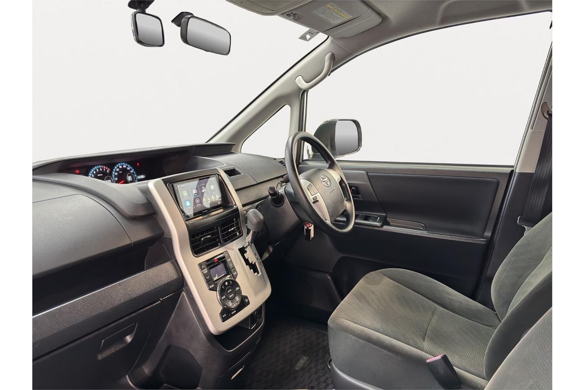 2013 Toyota Voxy