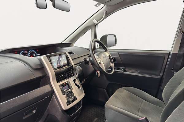 2013 Toyota Voxy