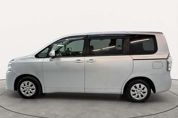 2013 Toyota Voxy