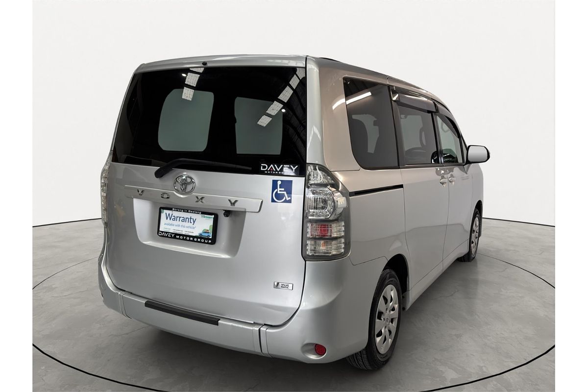 2013 Toyota Voxy