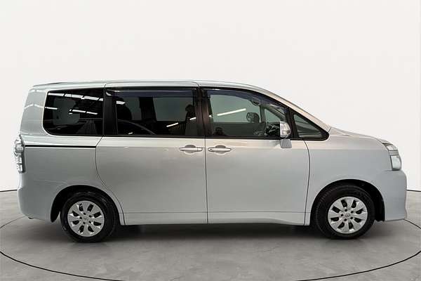 2013 Toyota Voxy