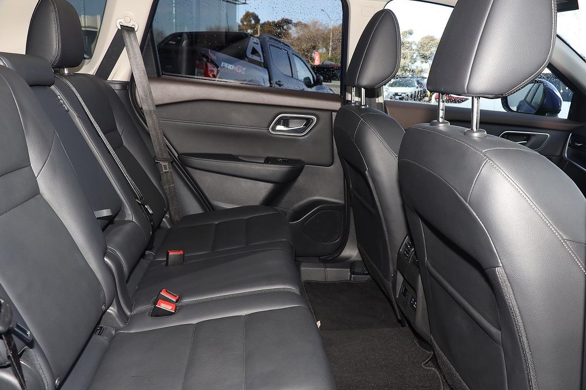 2025 Nissan X-TRAIL ST-L T33