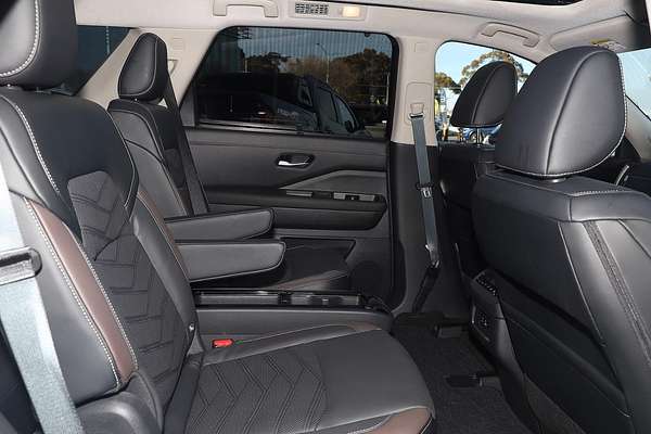 2023 Nissan Pathfinder Ti-L R53