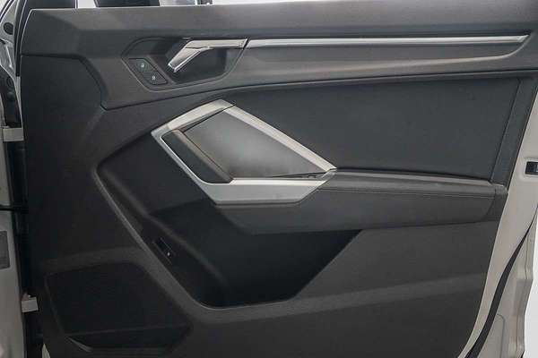 2020 Audi Q3 35 TFSI S line F3