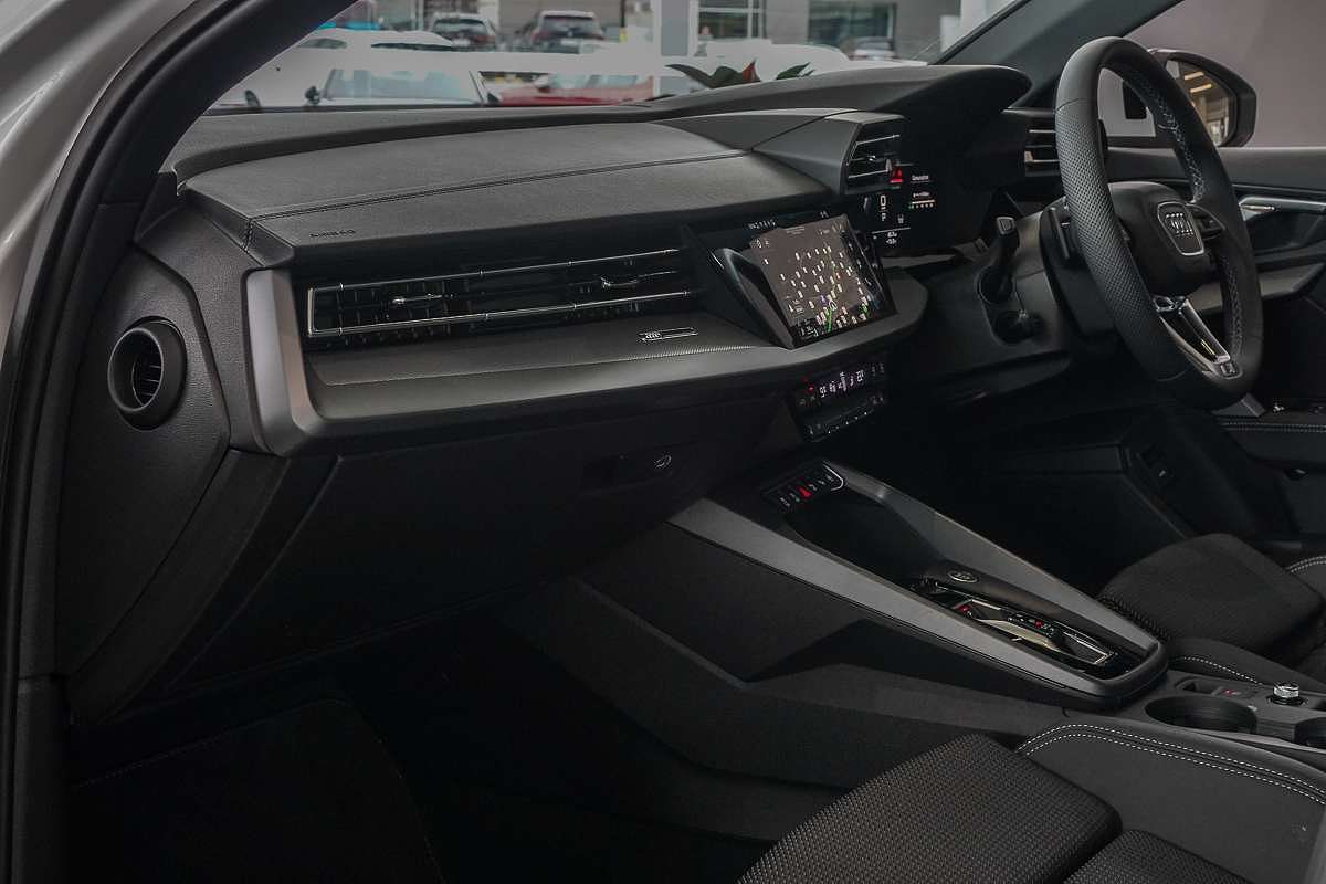 2024 Audi A3 35 TFSI S line GY