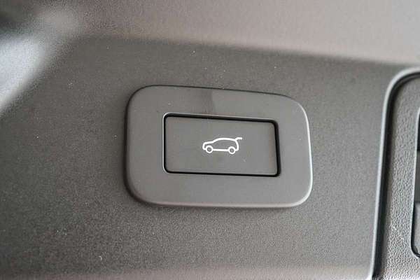 2024 Land Rover Range Rover Velar P250 Dynamic SE L560