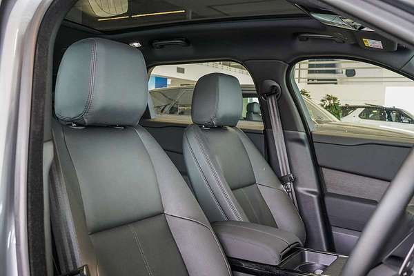 2024 Land Rover Range Rover Velar P250 Dynamic SE L560