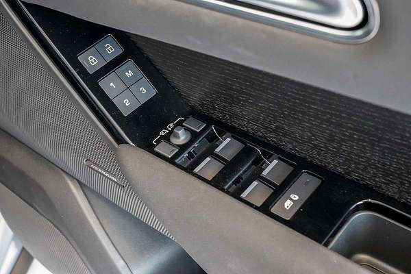 2024 Land Rover Range Rover Velar P250 Dynamic SE L560