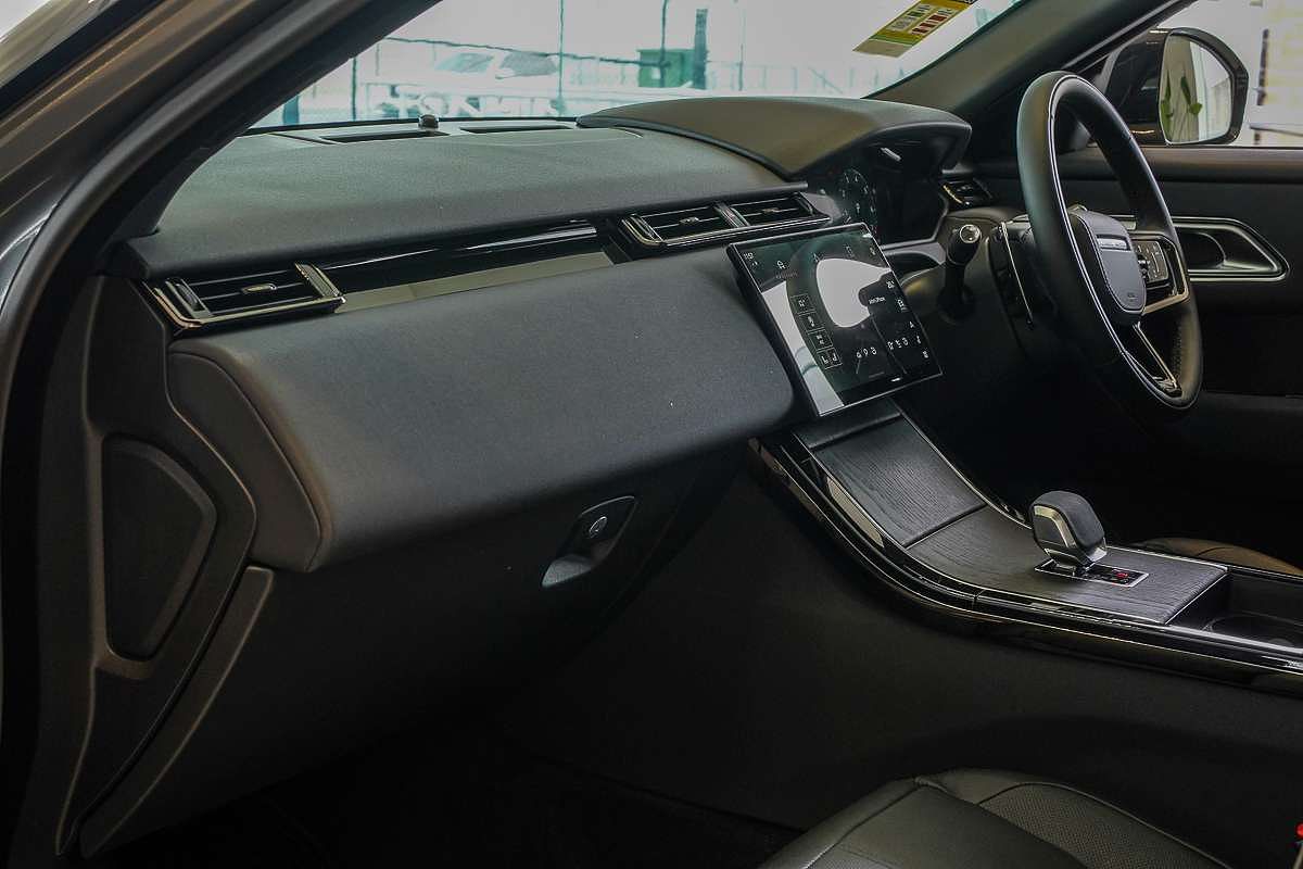 2024 Land Rover Range Rover Velar P250 Dynamic SE L560