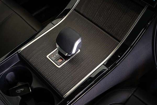 2024 Land Rover Range Rover Velar P250 Dynamic SE L560