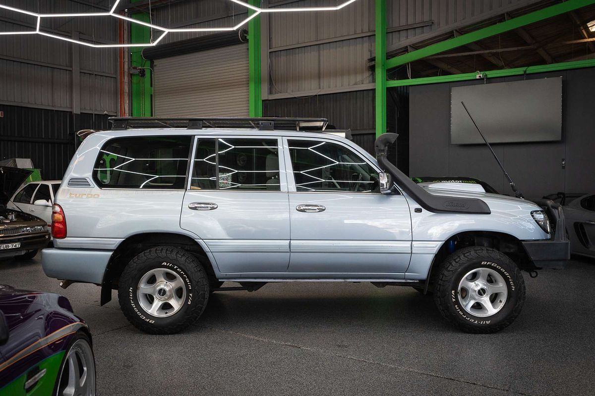 2002 Toyota Landcruiser GXL HZJ105R