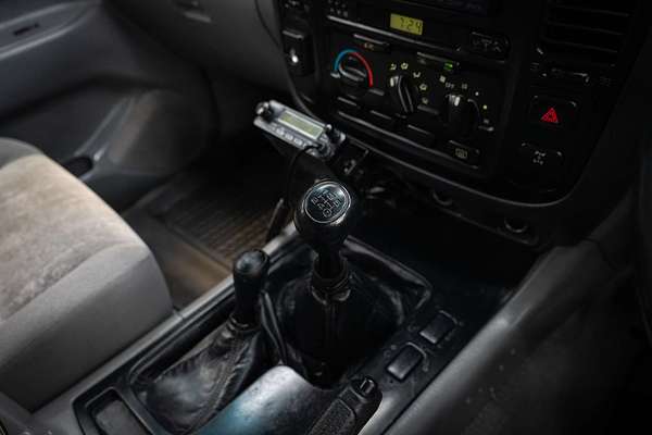 2002 Toyota Landcruiser GXL HZJ105R