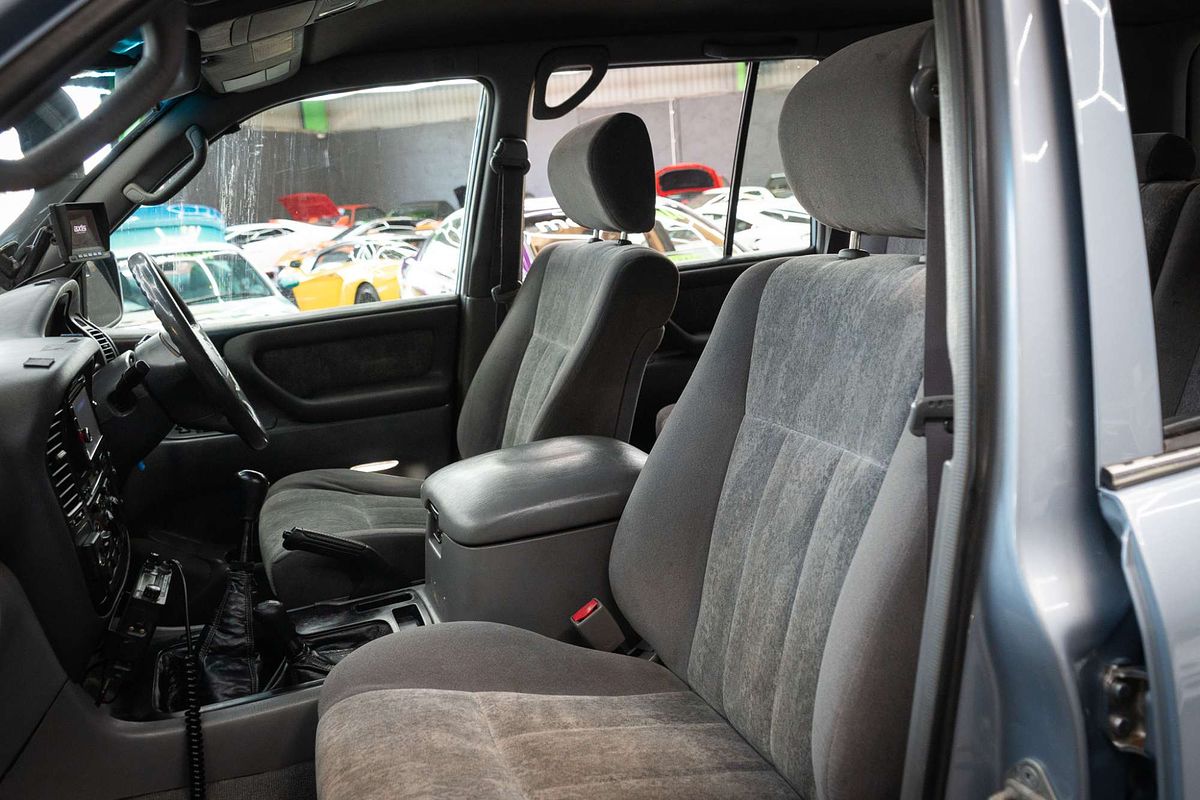 2002 Toyota Landcruiser GXL HZJ105R