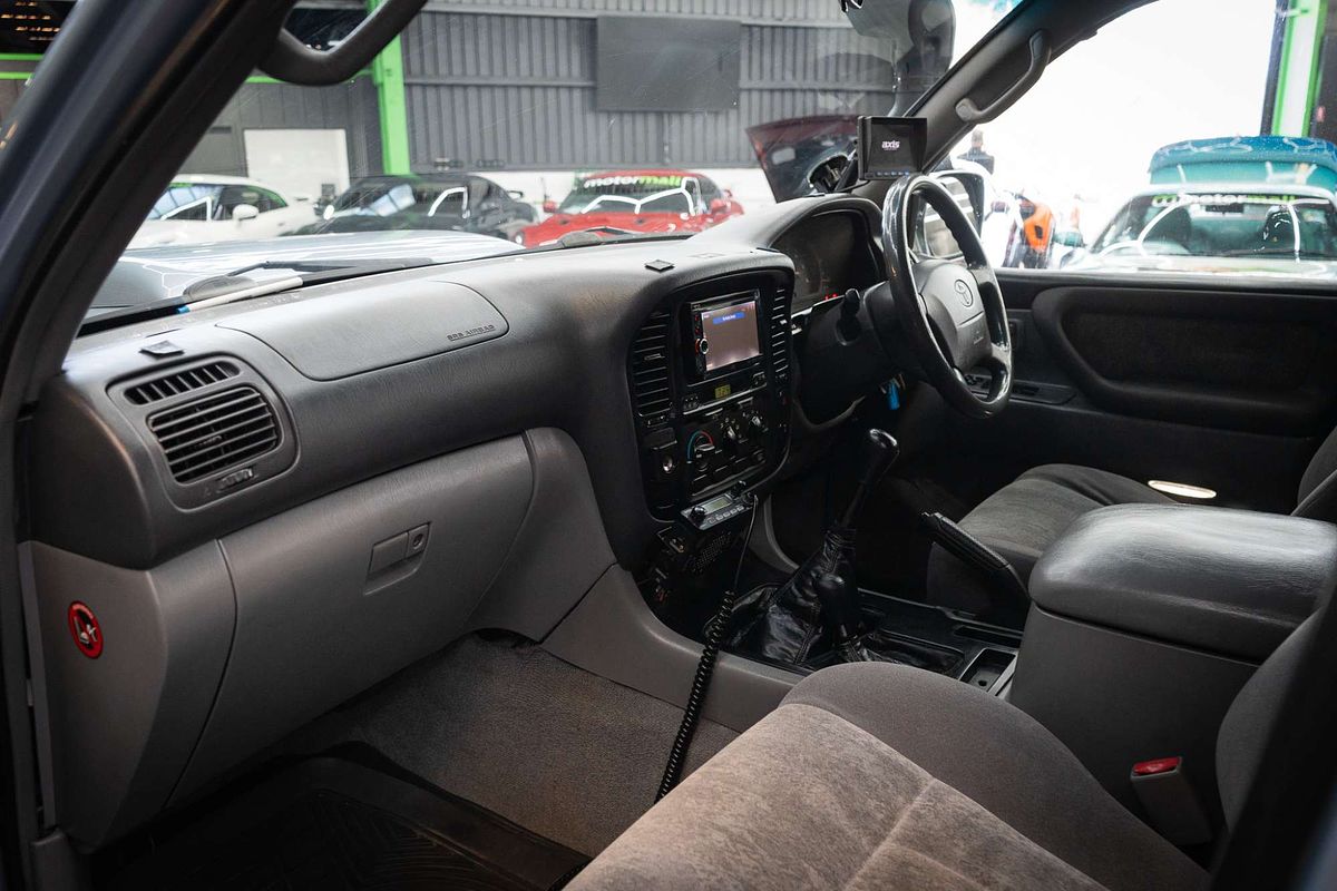 2002 Toyota Landcruiser GXL HZJ105R
